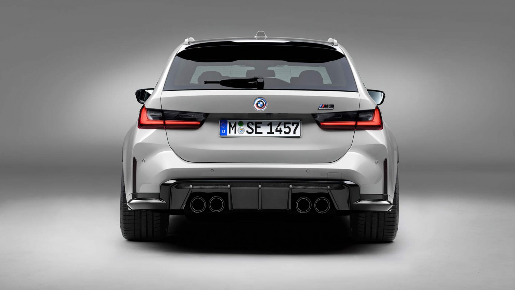 BMW M3 Touring Competition xDrive - studyjne ujęcie - tył