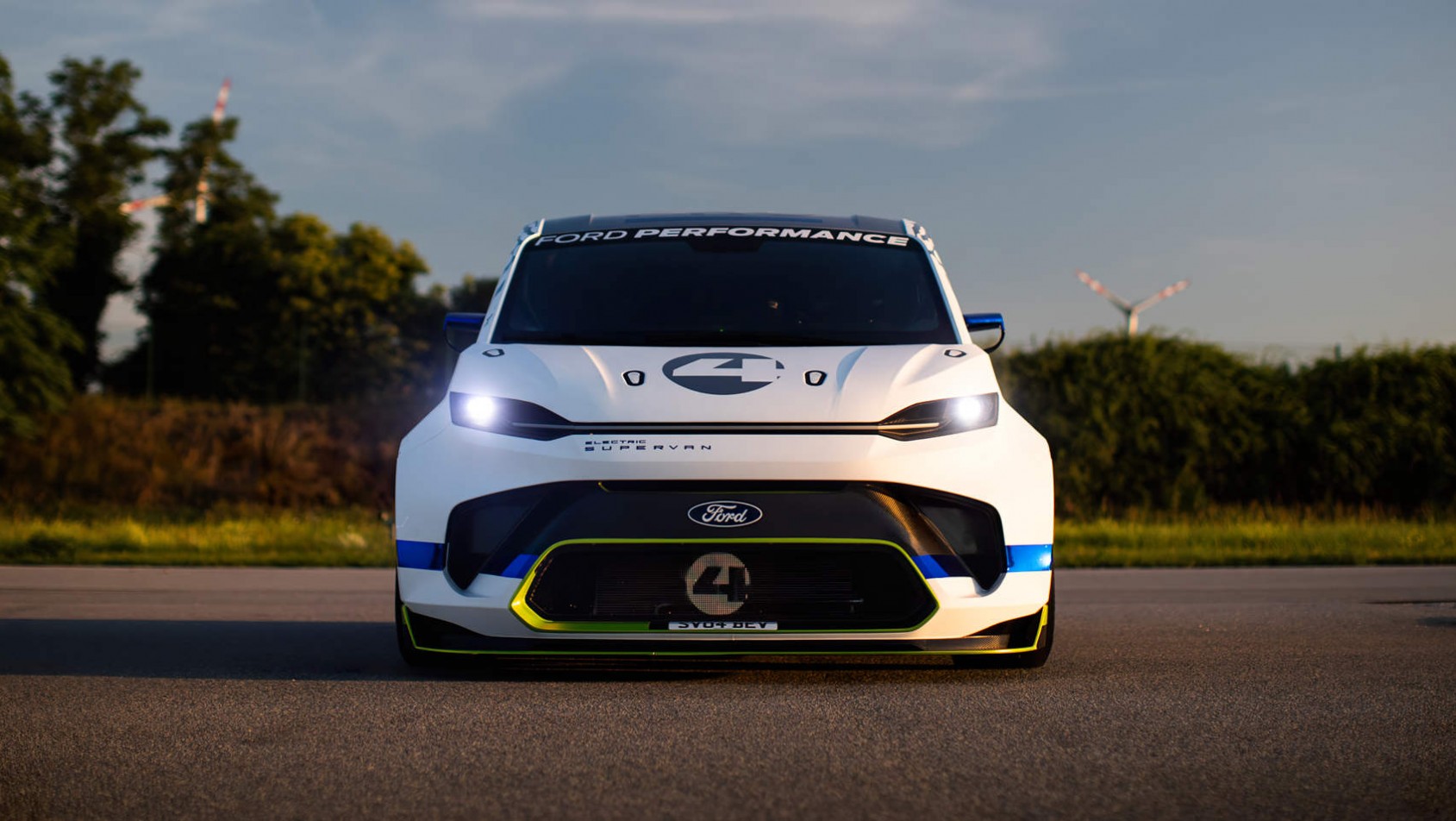 FORD E-TRANSIT SUPERVAN