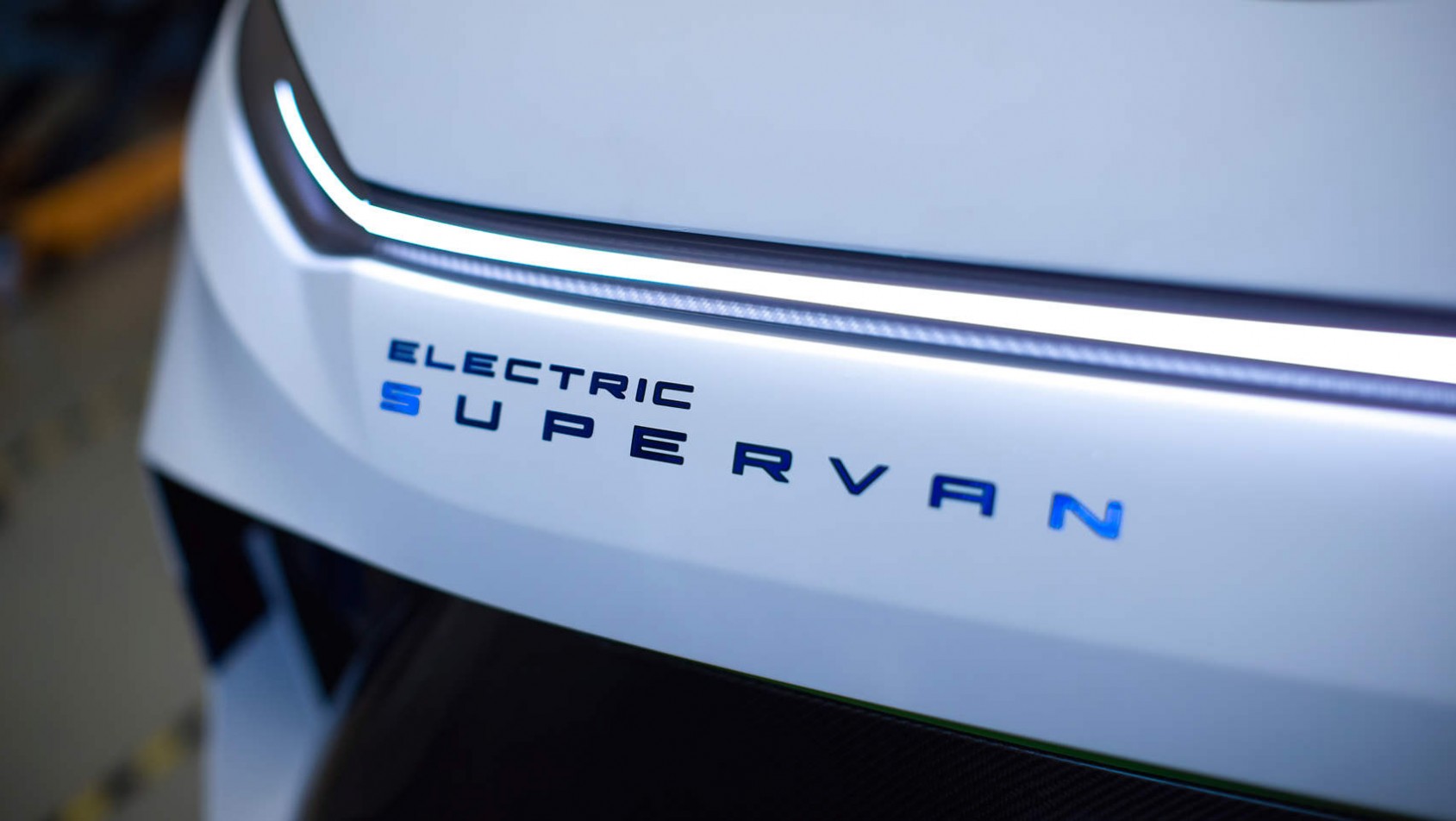 Ford Pro Electric SuperVan - emblemat