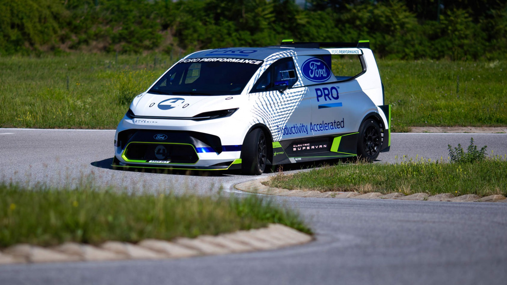 Ford Pro Electric SuperVan - podczas testów