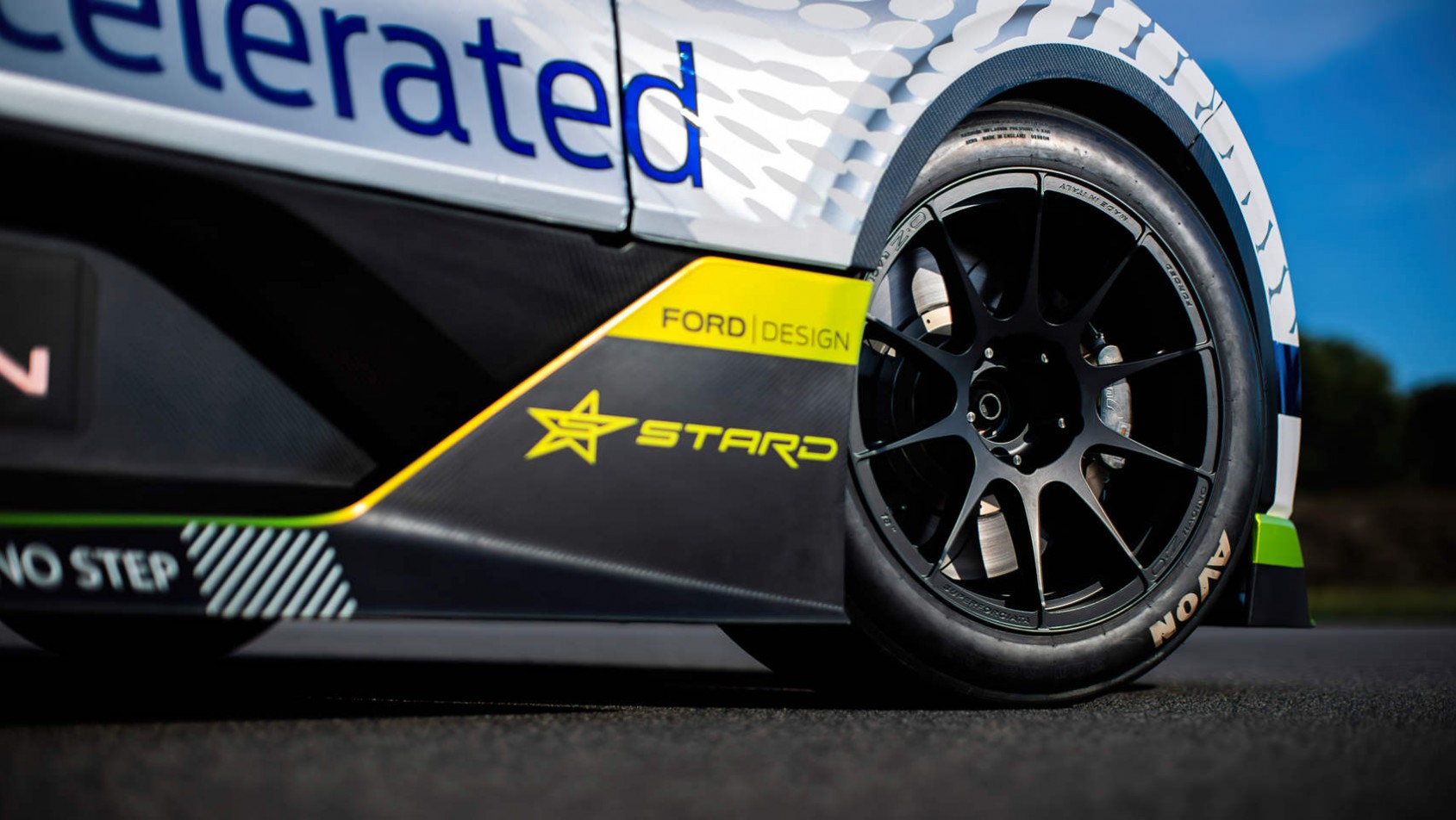 Ford Pro Electric SuperVan - agresywne dyfuzory