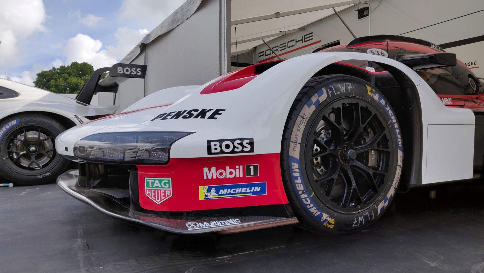 Porsche 963 LMDh zbliżenie na koło