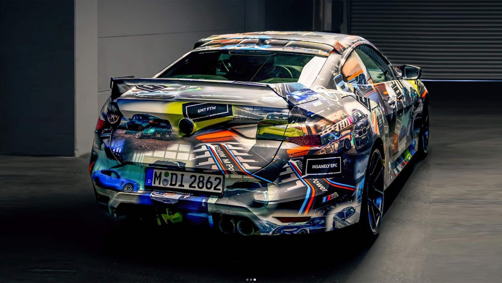 Limitowany model na pięćdziesięciolecie dywizji M widziany z tyłu