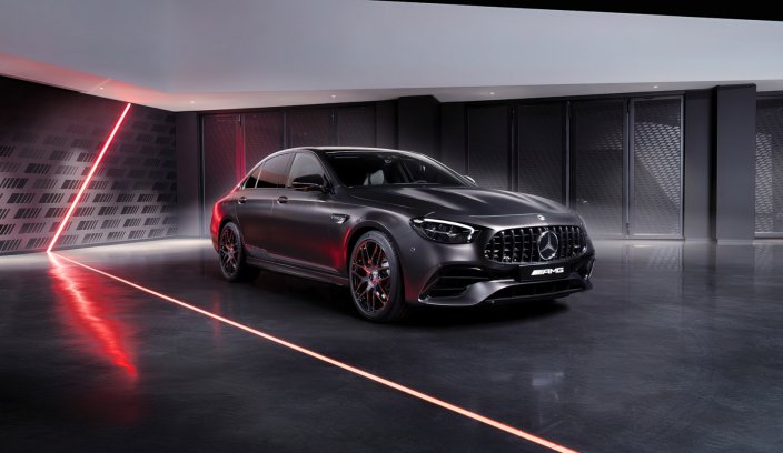 Mercedes-AMG E63 S sylwetka z przodu