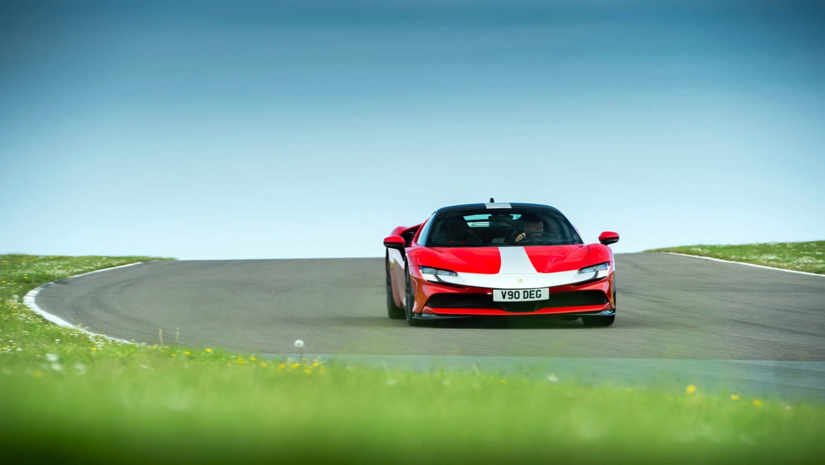 Ferrari SF90 Assetto Fiorano - test bez limitu