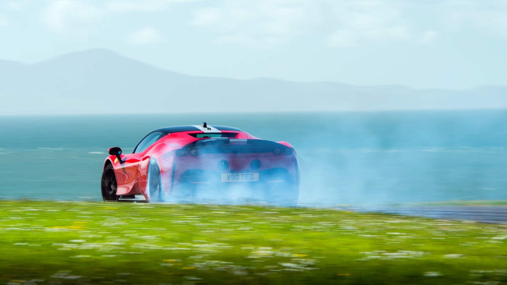 Ferrari SF90 Assetto Fiorano testuje opony Cup2R