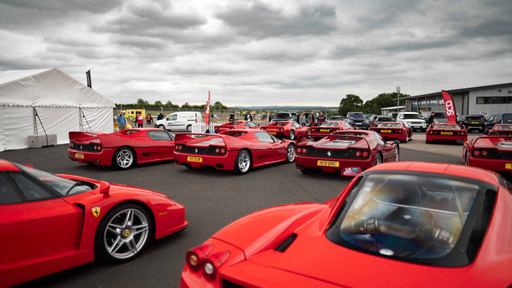 Spotkanie Ferrari F40 z okazji 35-lecia modelu