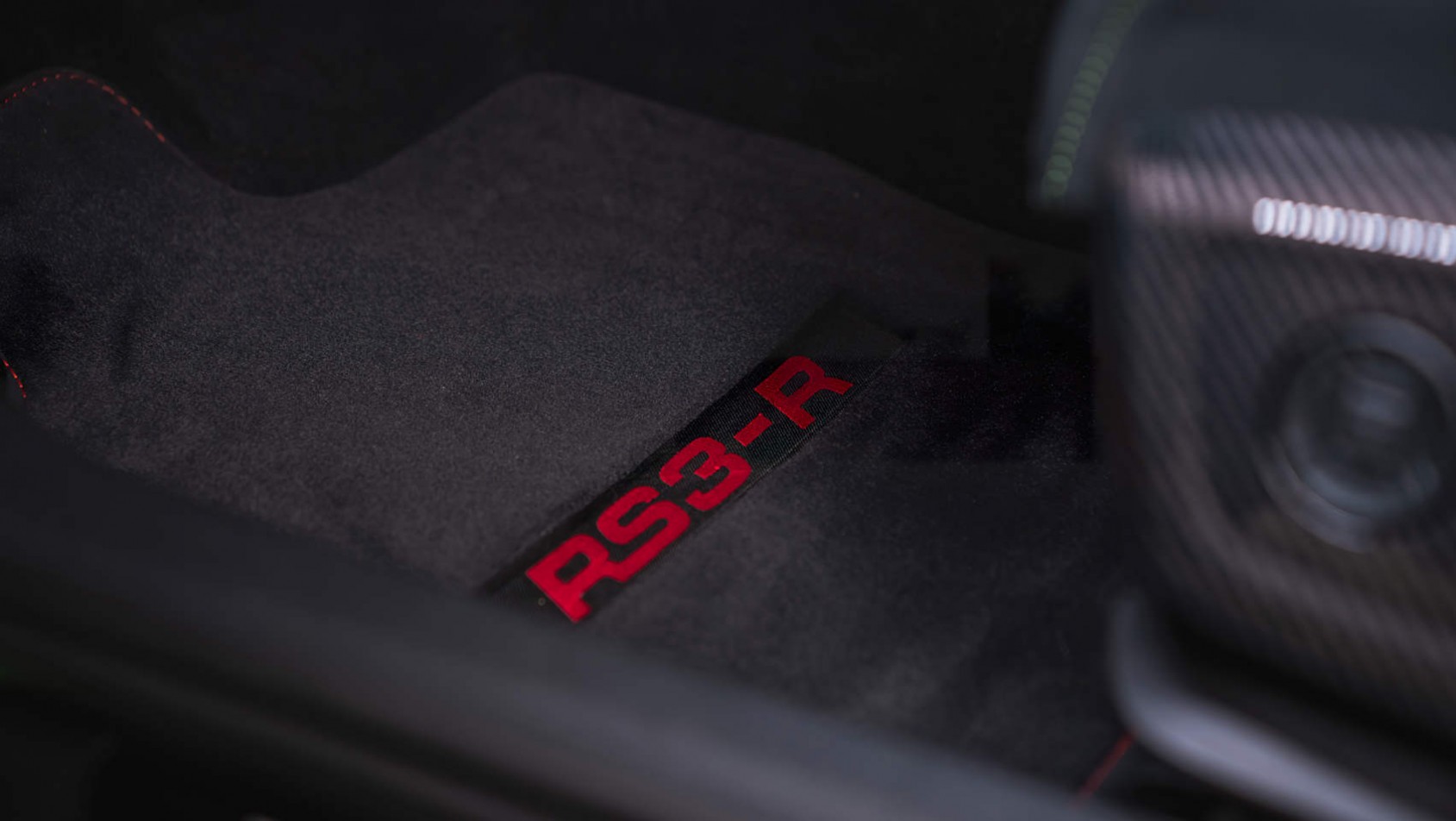 Audi ABT RS3-R - dywaniki z emblematem