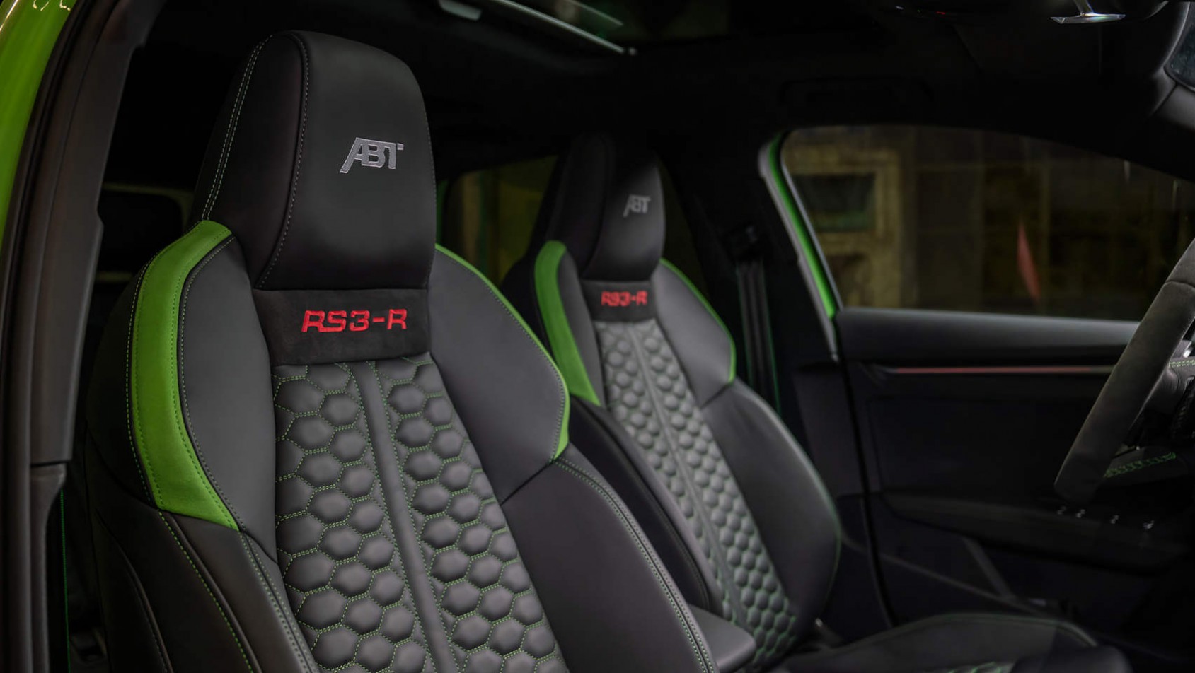 Audi ABT RS3-R - dedykowane fotele