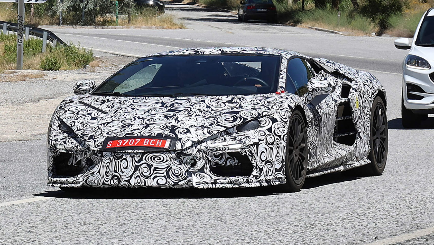 Następca Aventadora - agresywny front