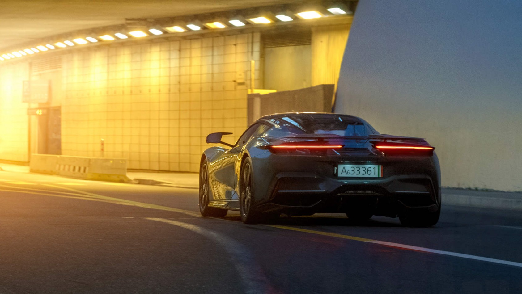 Pininfarina Battista w tunelu