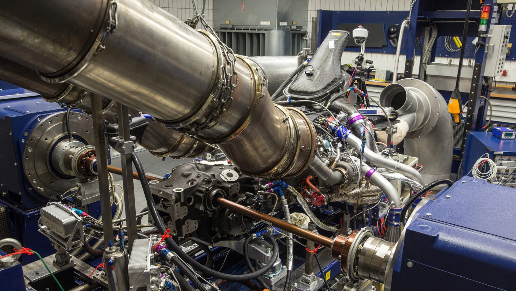 BMW M V8 LMDh - silnik