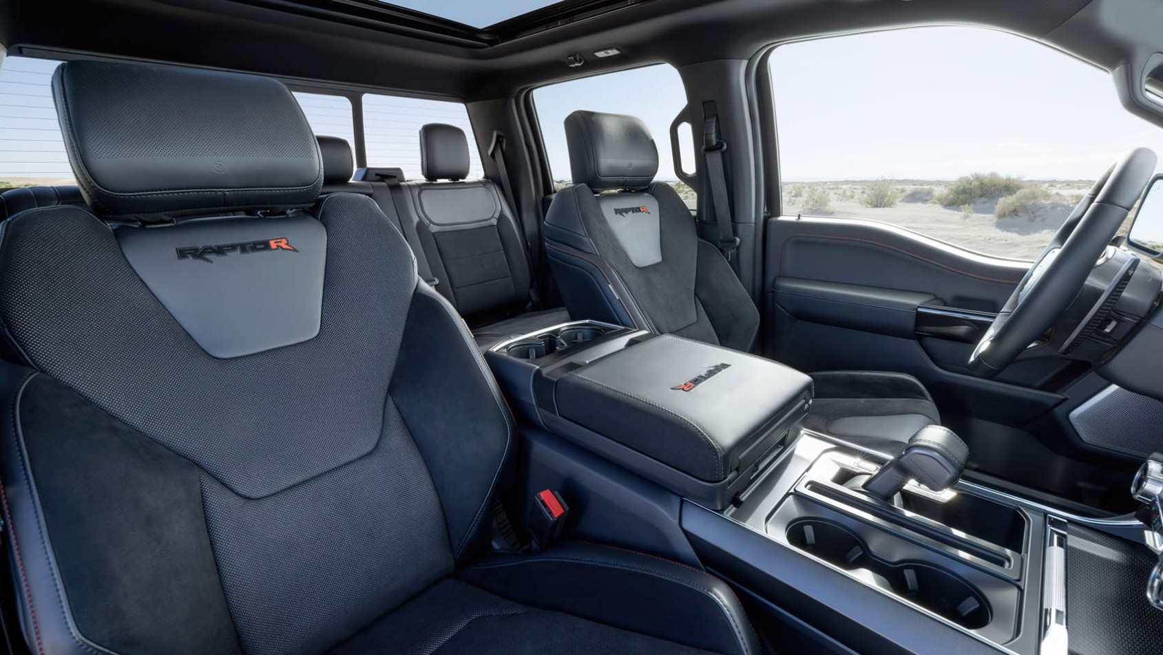 Ford F-150 Raptor R Nowy Ford F-150 Raptor R - przestronne wnętrze