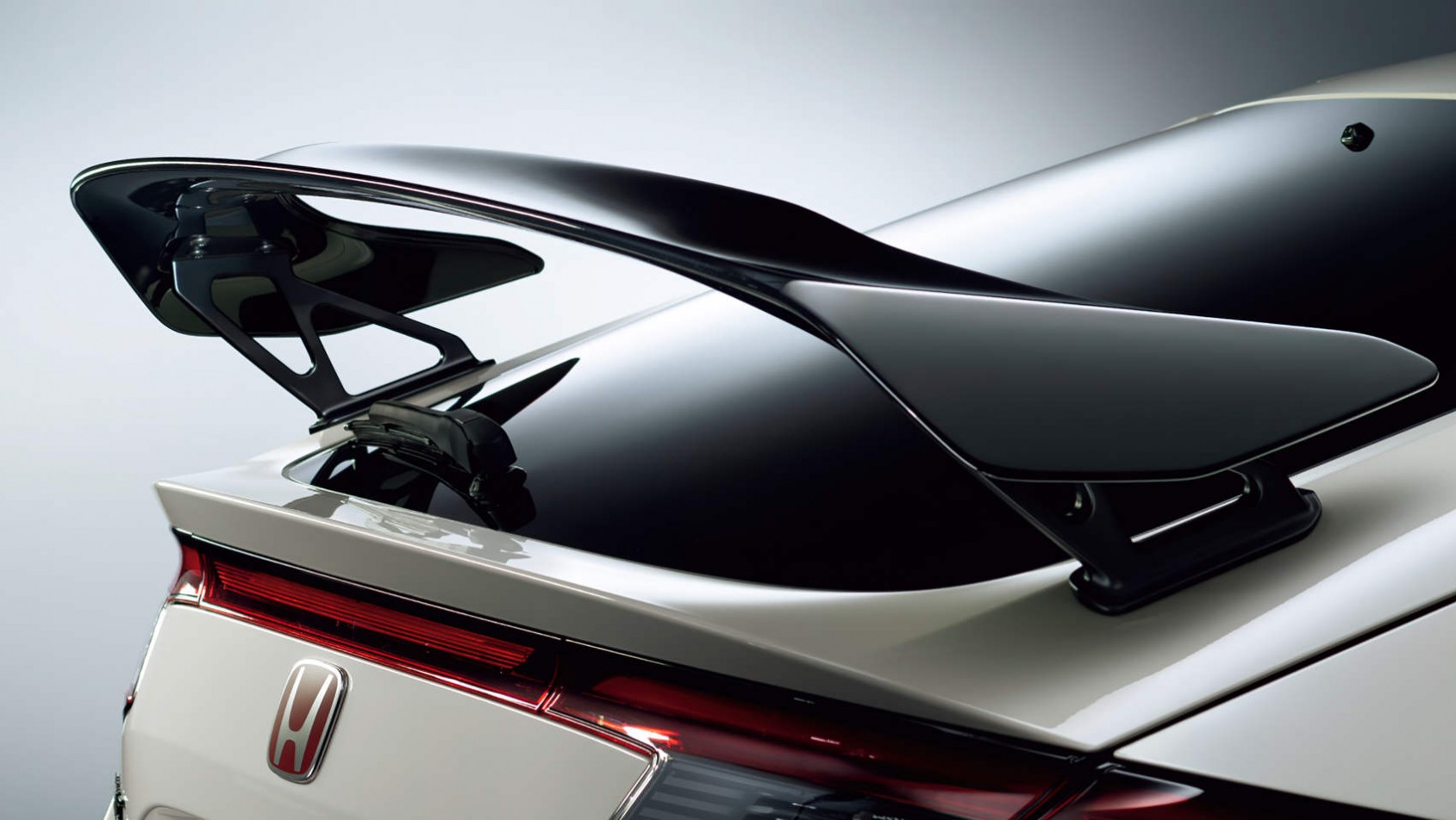 Nowa Honda Civic Type R tylne skrzydło Nowa Honda Civic Type R - tylne skrzydło