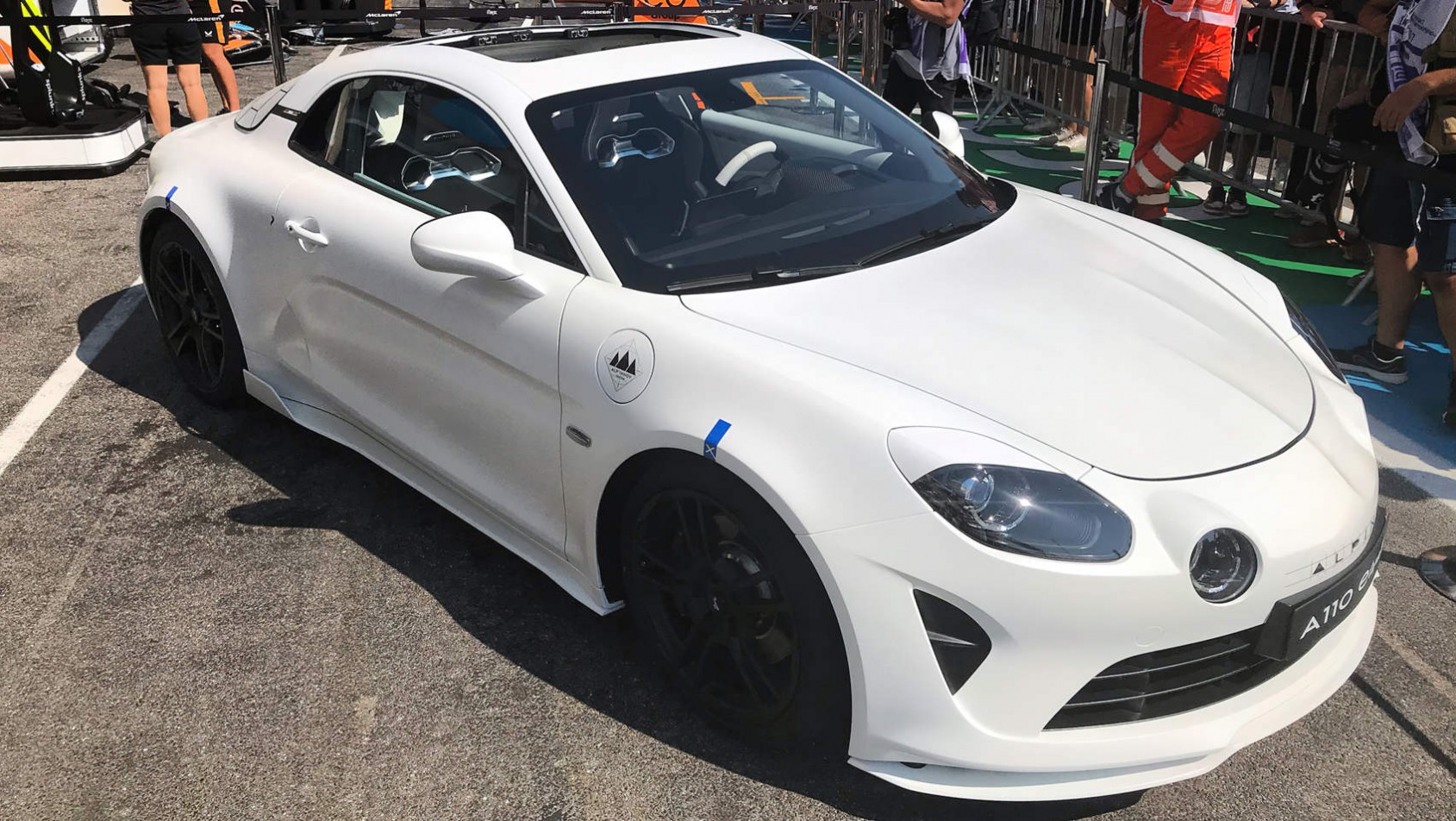 Alpine A110 E-Ternité - zbliżenie na front