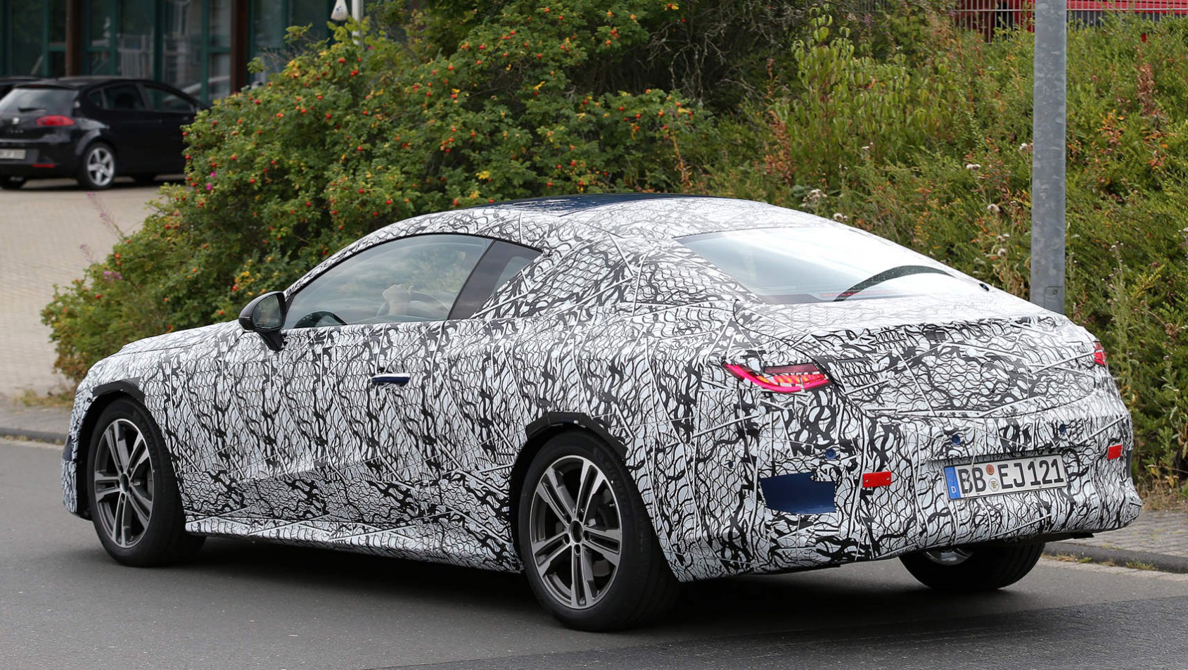 Nowy Mercedes CLE - widok z boku