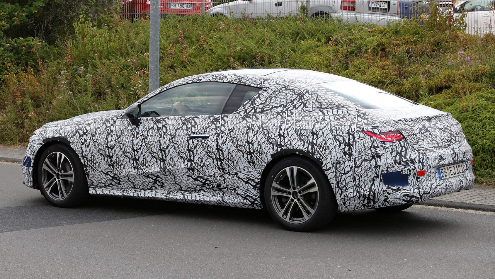 Nowy Mercedes CLE - bok auta