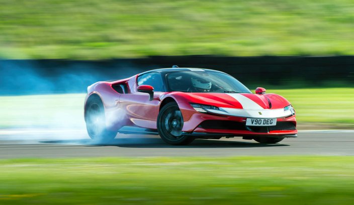 Ferrari SF90 Assetto Fiorano - sprawdzamy hybrydę na torze