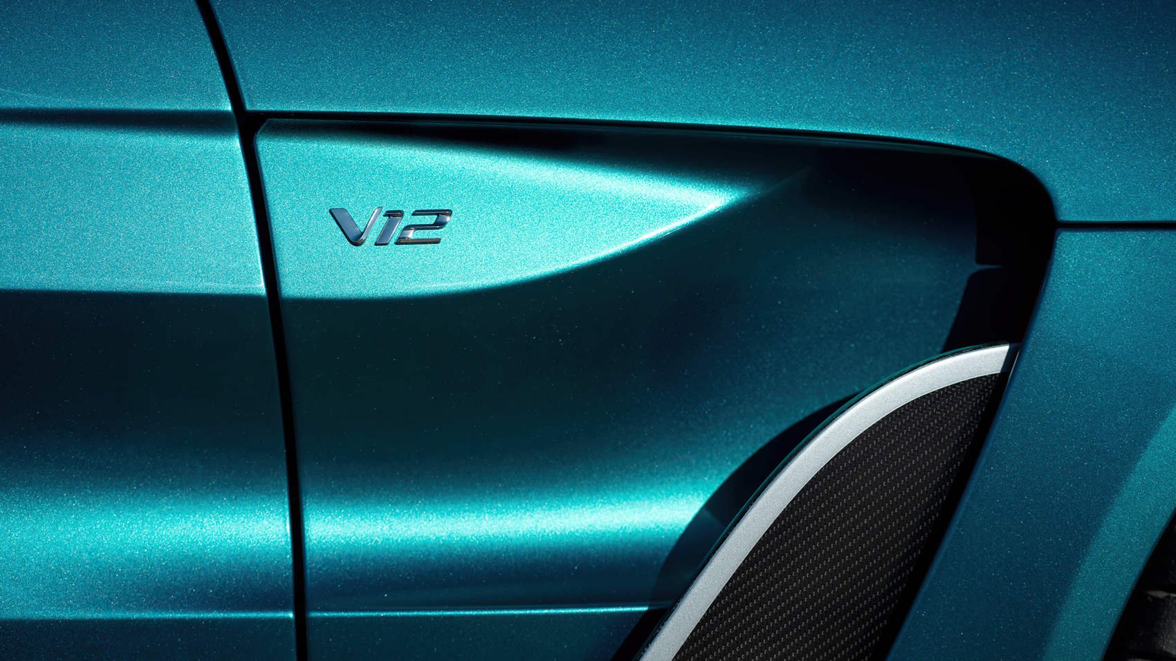 Aston Martin V12 Vantage Roadster - silnik V12