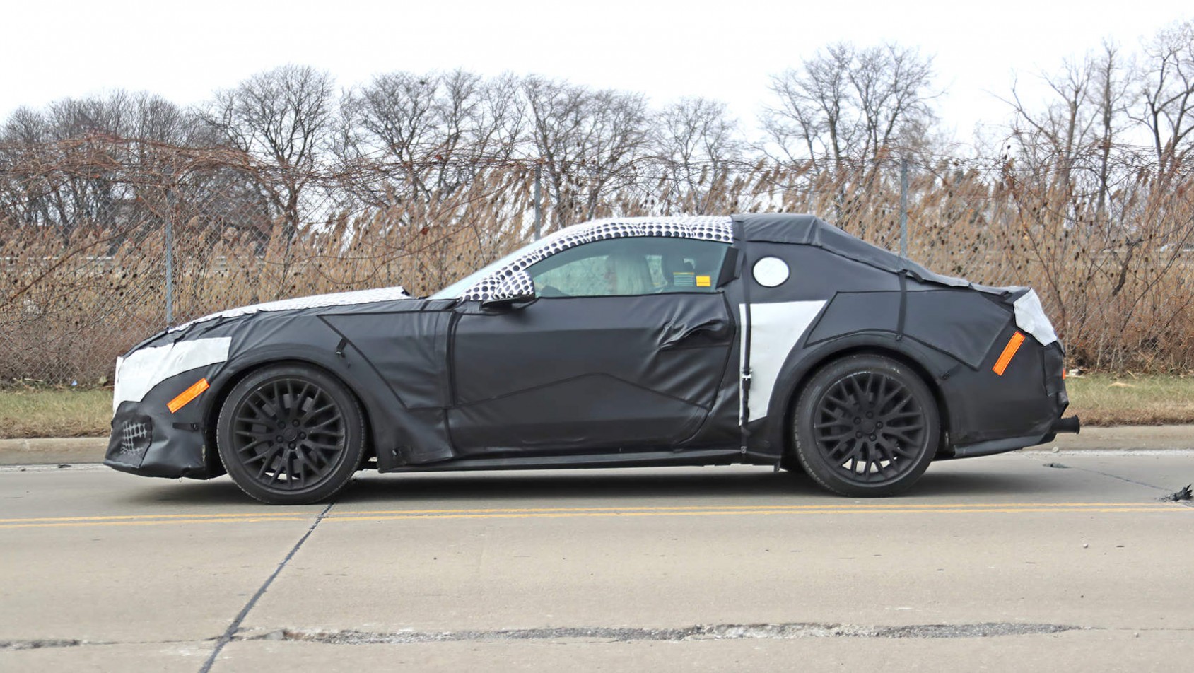 Ford Mustang GT - niezmieniona linia auta