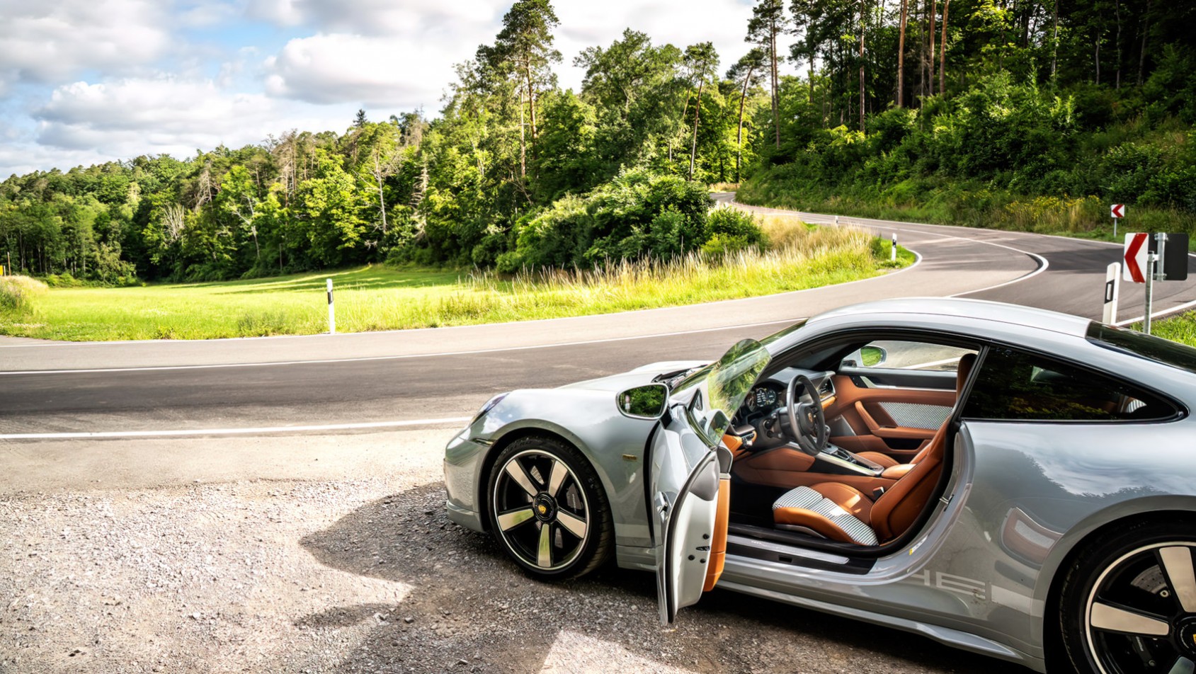 Porsche 911 Sport Classic na poboczu