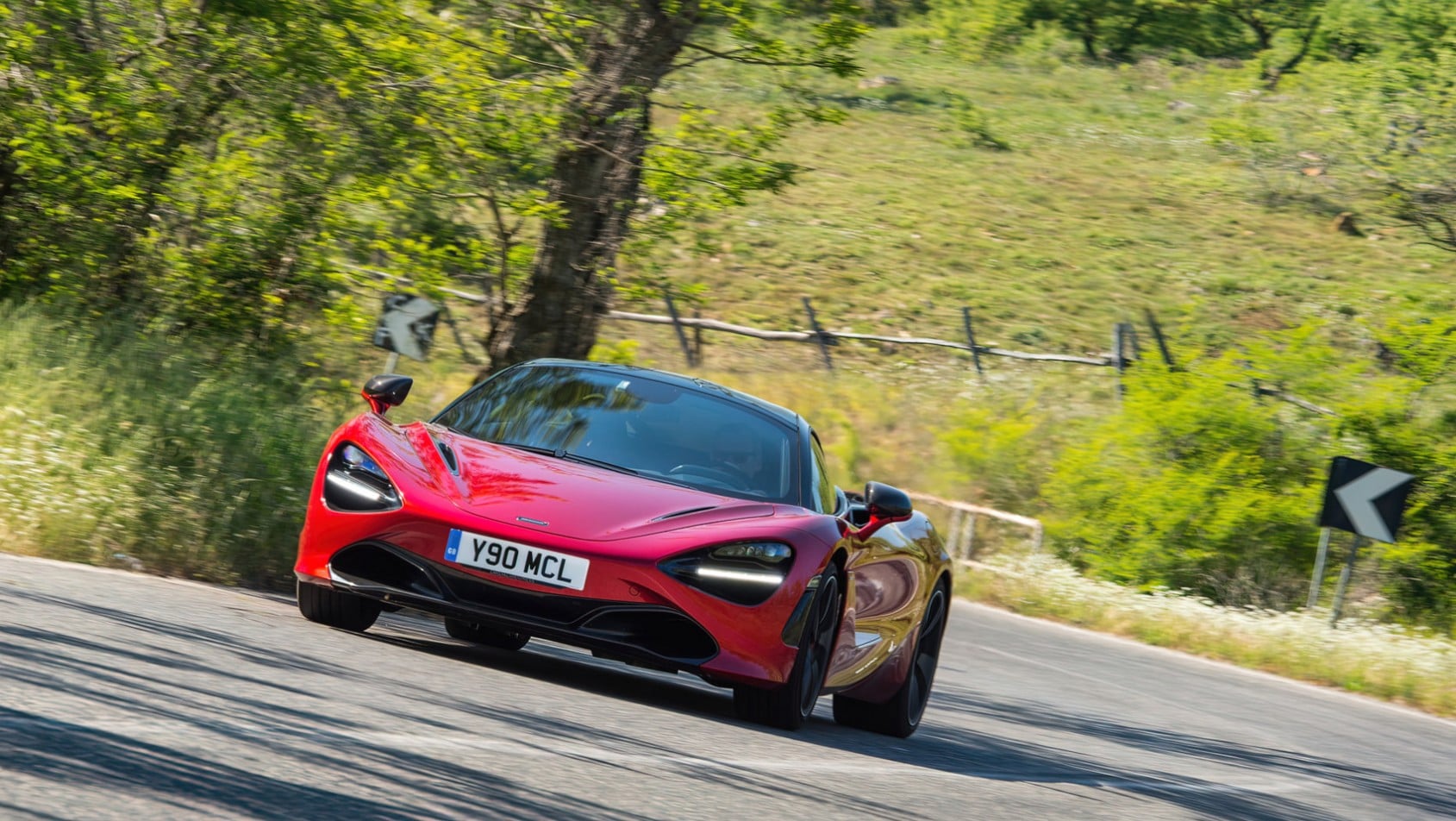 McLaren 720s na drodze
