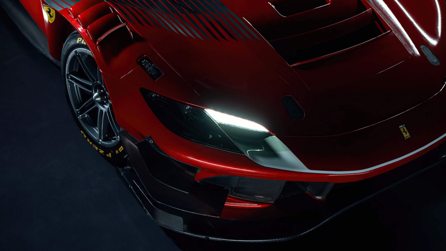 Ferrari 296 GT3 - zbliżenie na światła