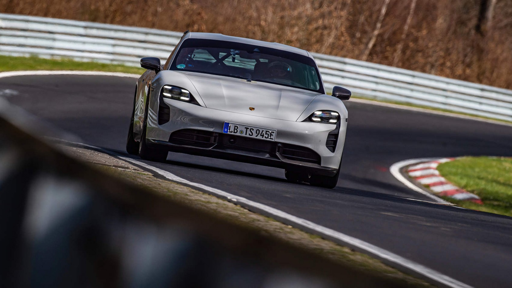Porsche Taycan Turbo S Porsche Taycan Turbo S bije rekord Nürburgringu