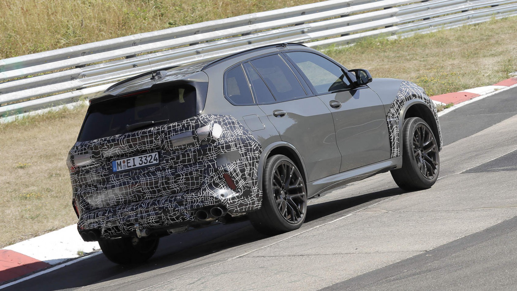 BMW X5 M Competition - tył auta