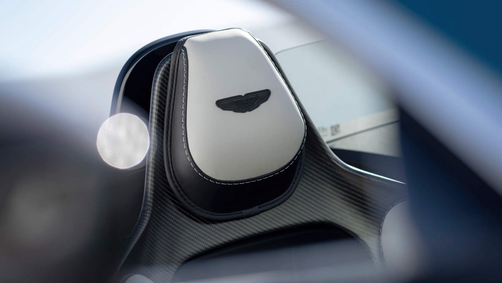 Aston Martin V12 Vantage Roadster - detale foteli