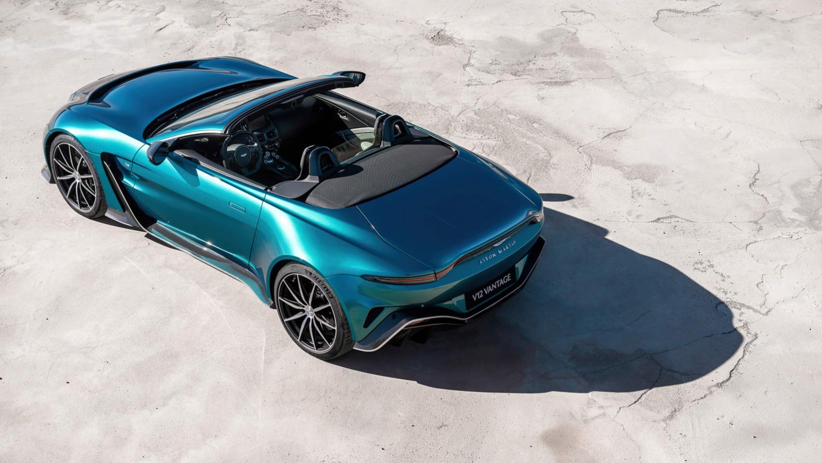 Aston Martin V12 Vantage Roadster - z lotu ptaka