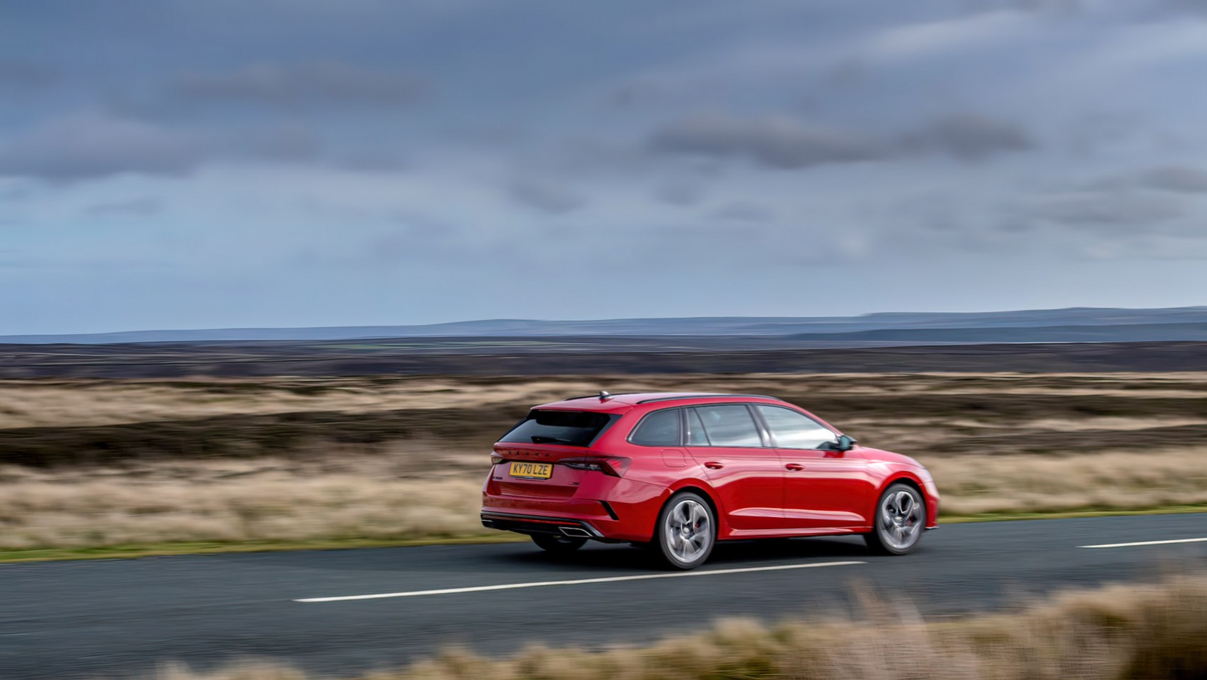 Skoda Octavia RS kombi z boku