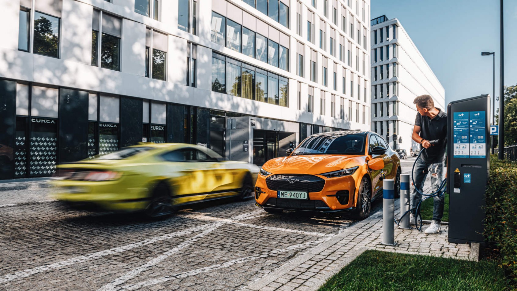 Ford Mustang Mach-E GT podczas ładowania