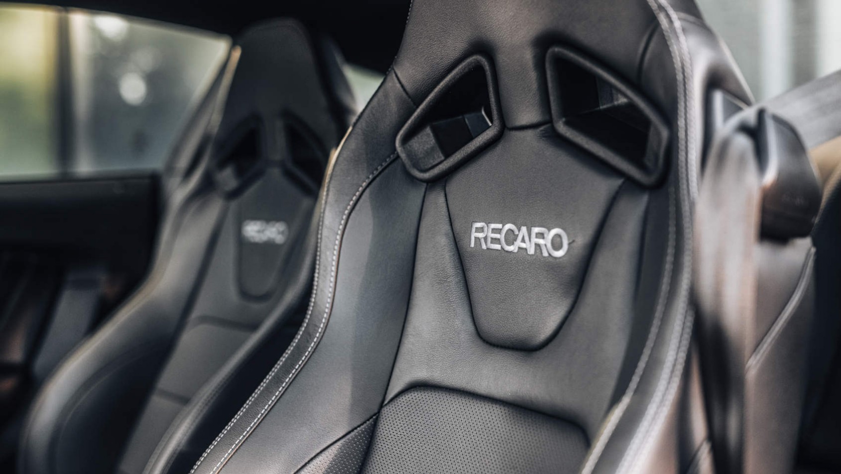 Ford Mustang Mach 1 - fotele Recaro