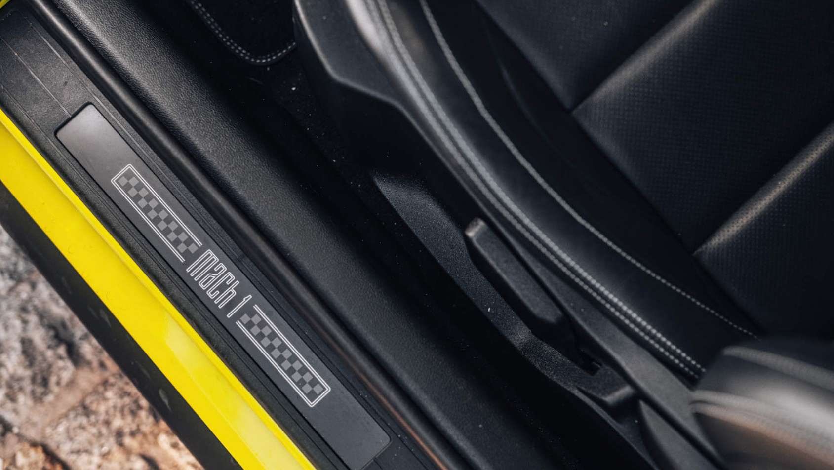 Mustang Mach 1 - progi