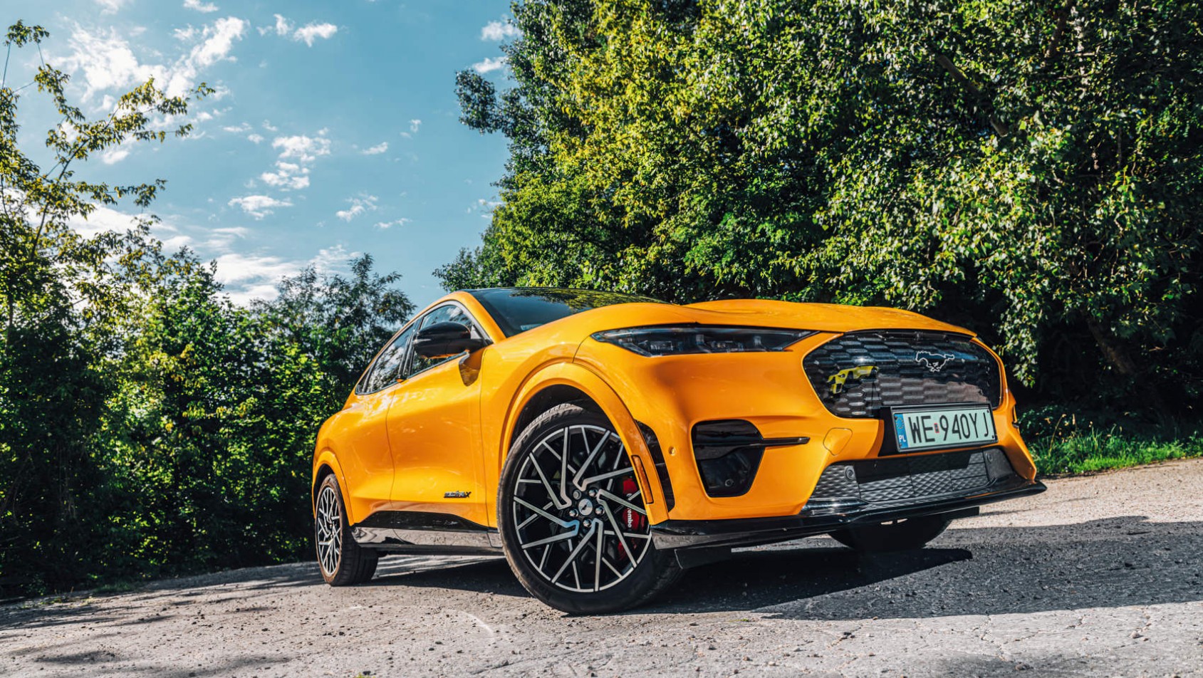 Mustang Mach-E GT - zbliżenie na front auta