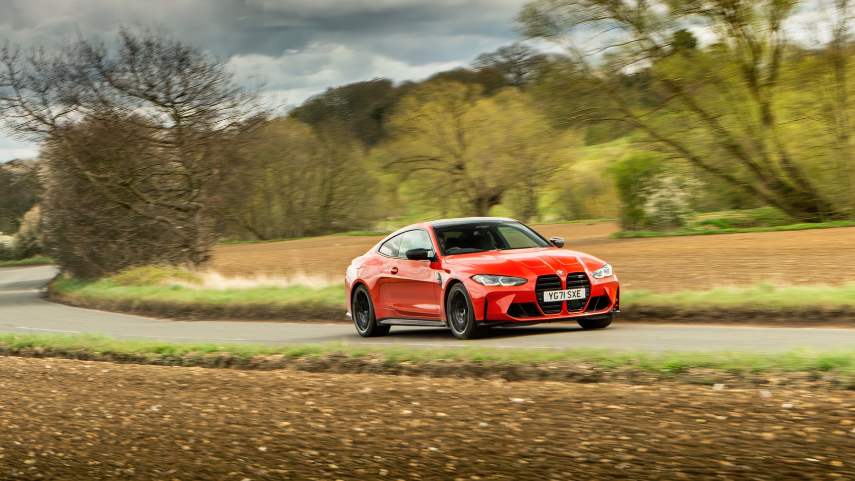 BMW M4 Competition xDrive z boku