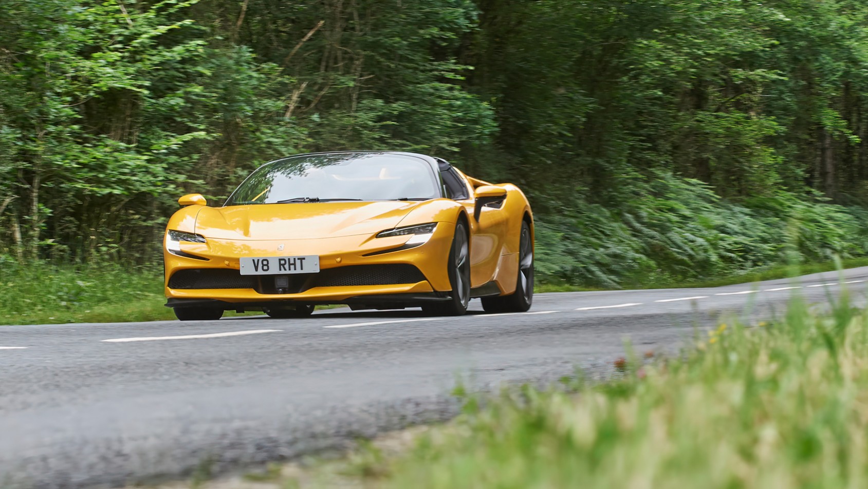 Ferrari SF90 Spider na drodze