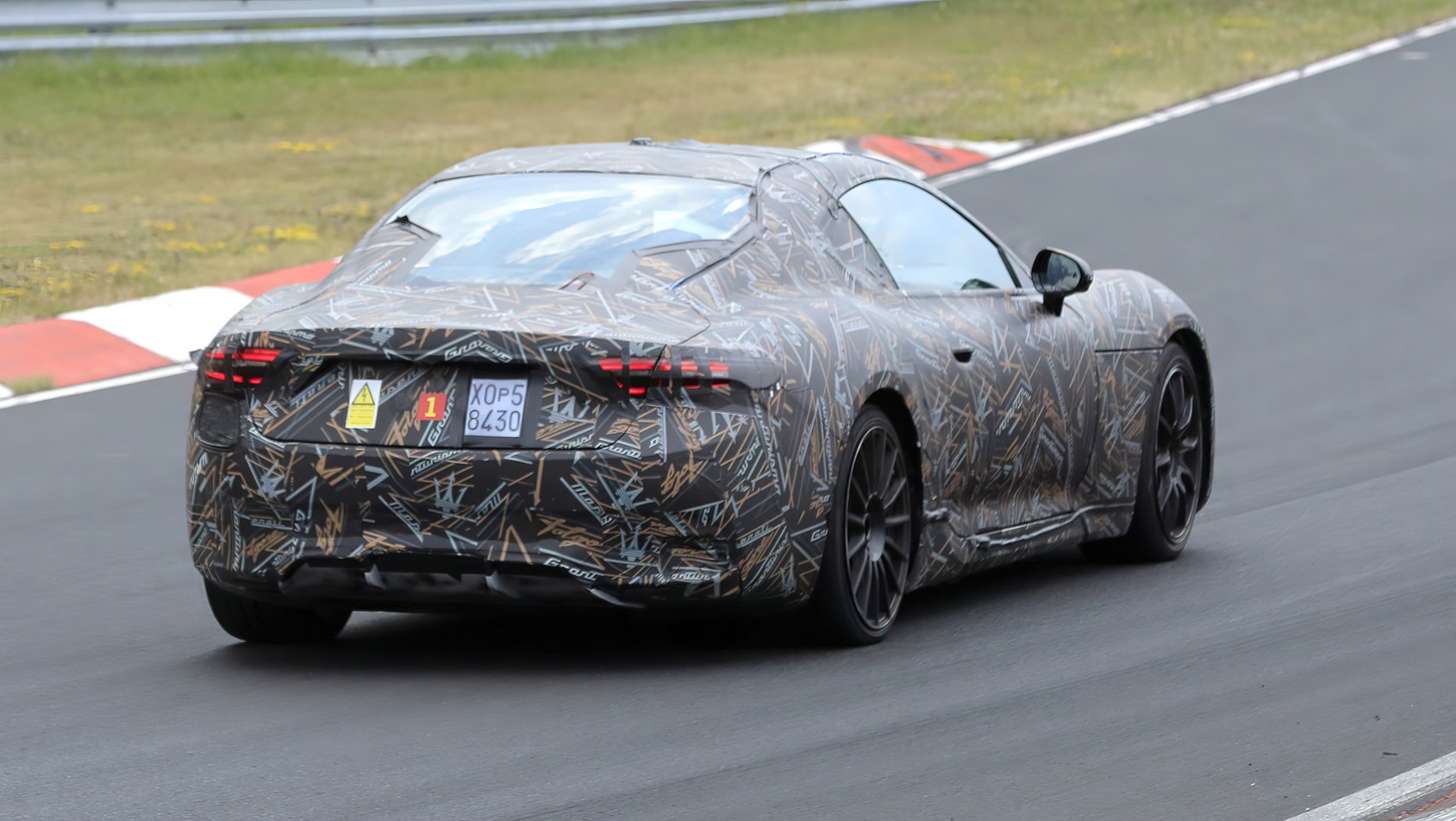 Maserati GranTurismo Folgore podczas jazdy na torze