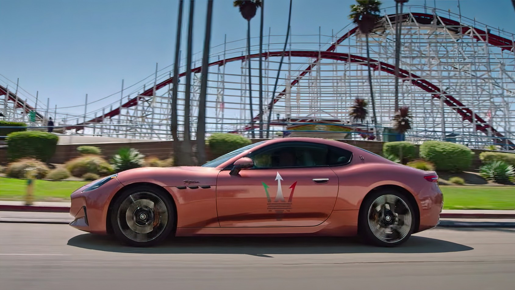 Maserati GranTurismo Folgore z boku