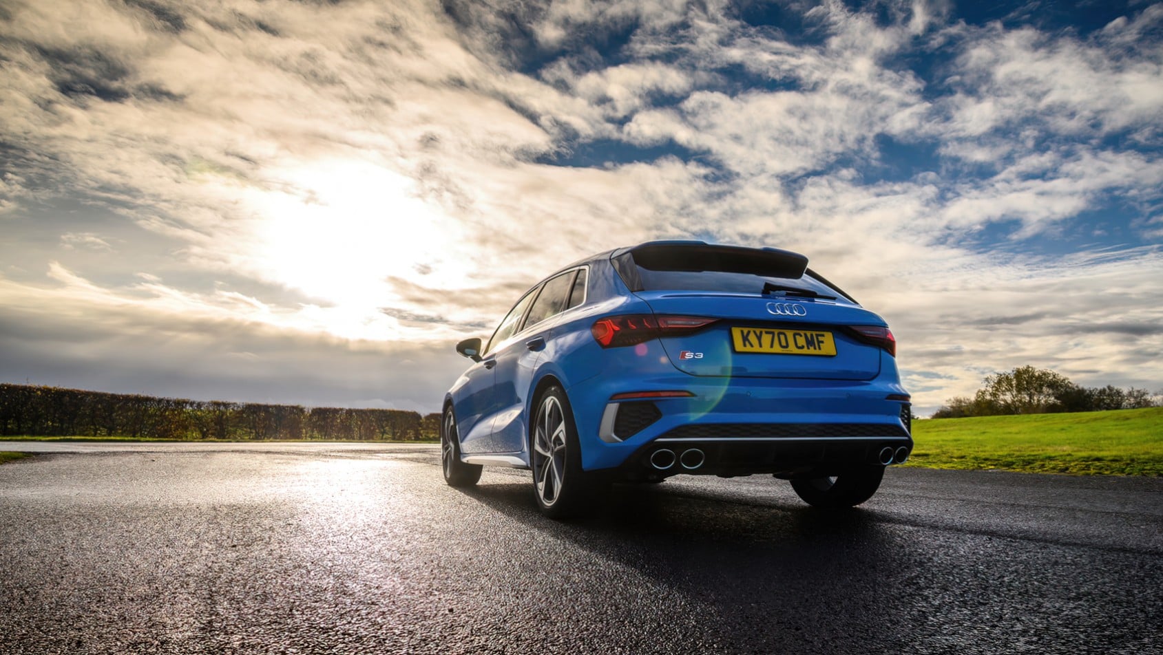 Audi S3 2022 sylwetka z tyłu