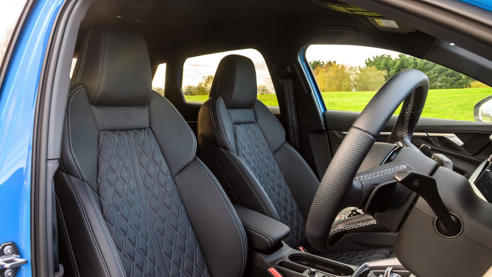 Audi S3 2022 wnętrze auta