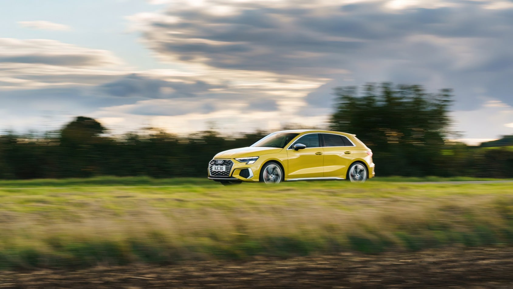 Audi S3 2022 Sportback z boku