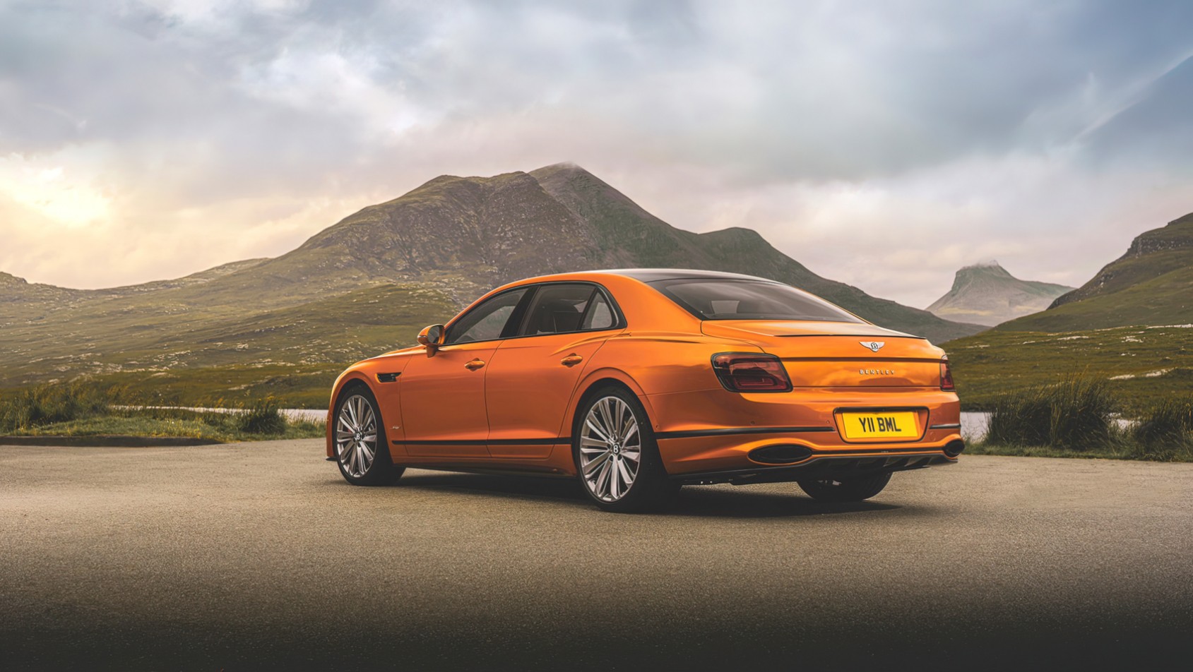 Bentley Flying Spur Speed sylwetka z tyłu