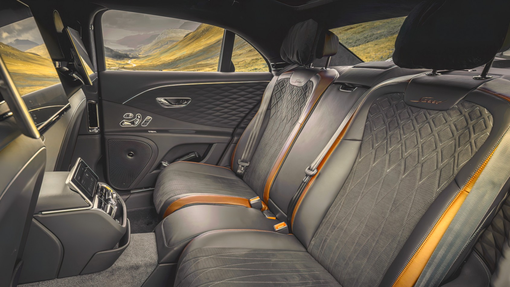 Bentley Flying Spur Speed tylne siedzenia
