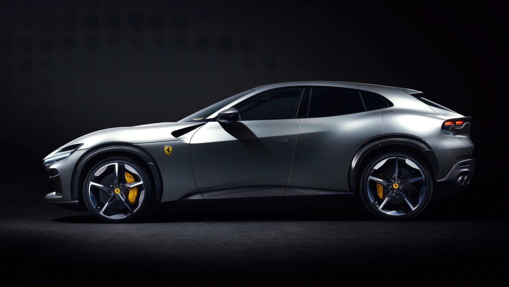 Ferrari Purosangue sylwetka z boku