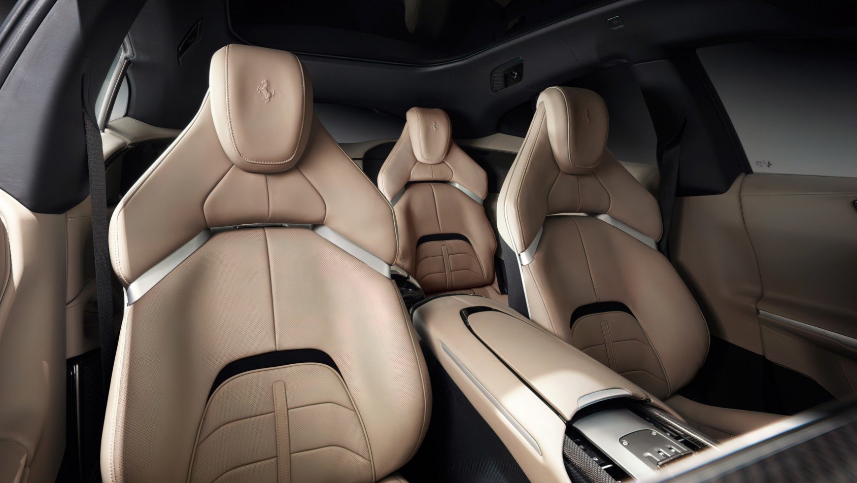 Ferrari Purosangue wnętrze auta