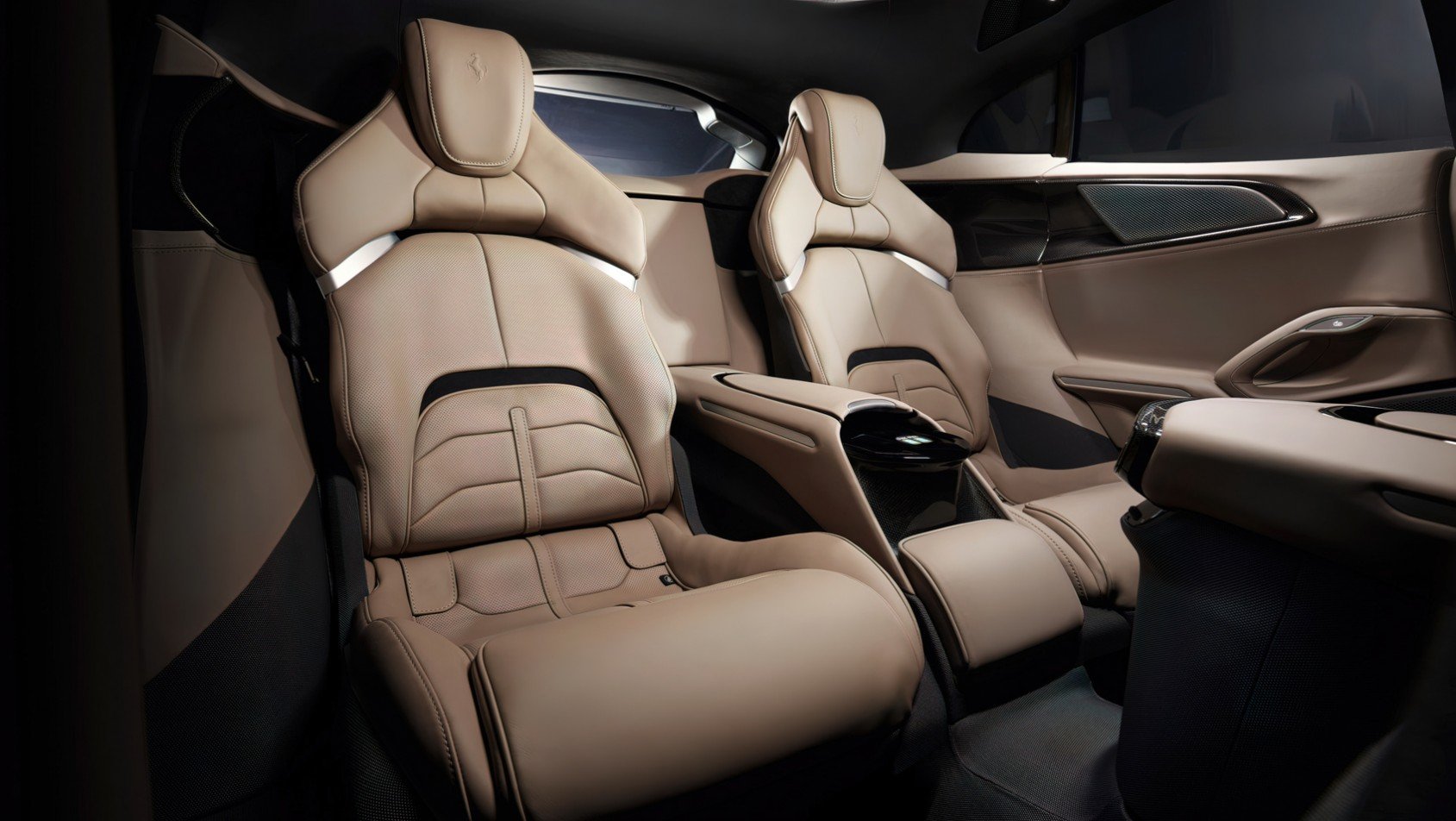 Ferrari Purosangue tylne fotele