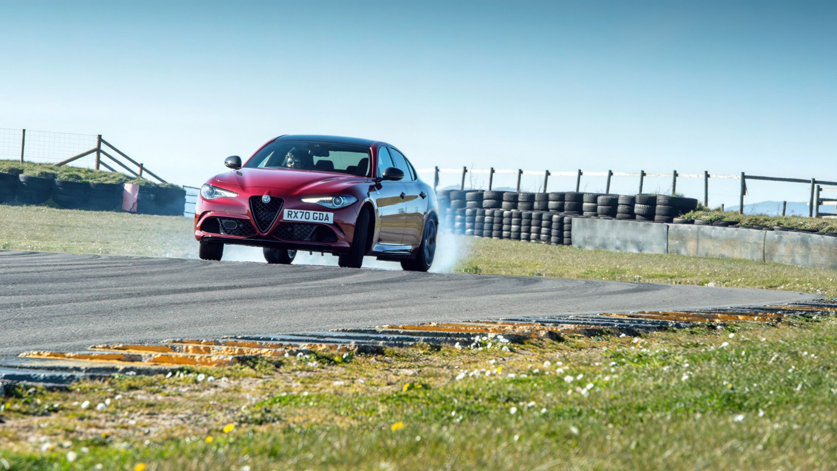 Alfa Romeo Giulia Quadrifoglio na zakręcie