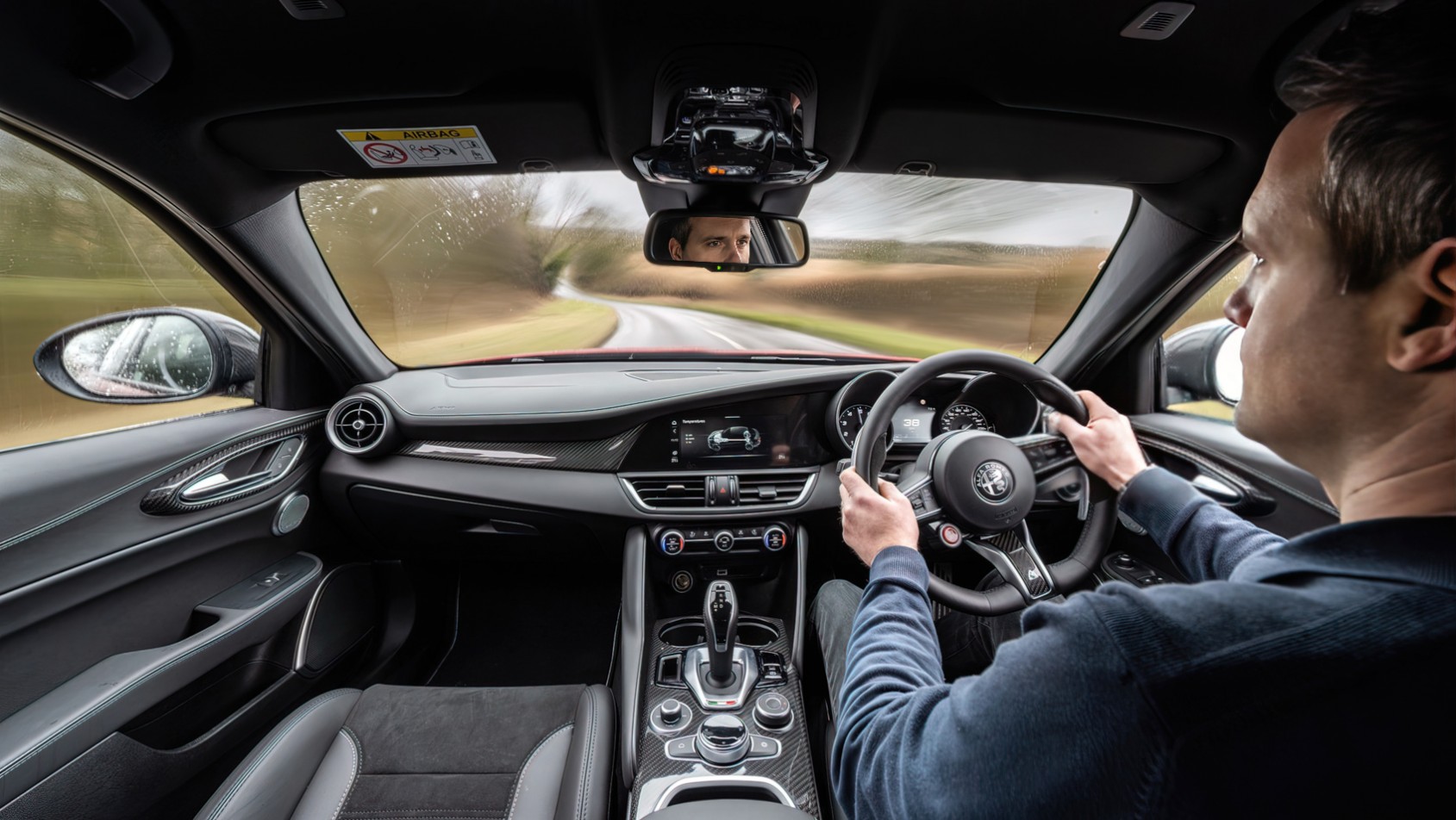 Alfa Romeo Giulia Quadrifoglio wnętrze